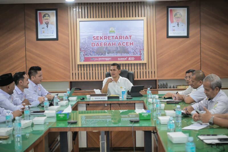Sekda Aceh, M. Nasir, memberikan arahan kepada KPI Aceh untuk segera menyusun aturan pengawasan konten digital sesuai amanat Qanun Penyiaran Aceh Nomor 2 Tahun 2024, Rabu (5/11/2025). Foto: Dok. Istimewa
