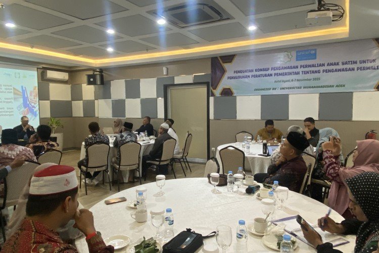 Perwakilan aparatur gampong mengikuti pelatihan penguatan konsep pengawasan perwalian anak yatim yang digelar Baitul Mal Kota Banda Aceh bersama UNICEF di Hotel Ayani, Banda Aceh. Foto: Dok. BMK Banda Aceh