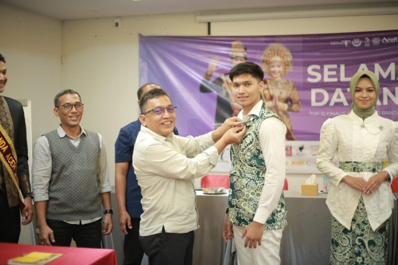 Plt Kadispar Banda Aceh, Siswanto, membuka Karantina Pemilihan Agam Inong Duta Wisata Banda Aceh 2025 di Hotel Hip Hop, Jumat (7/11/2025). Foto: Dok. Dispar Banda Aceh