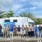 Petugas BNNP Aceh memeriksa sampel urine warga Gampong Lampulo dalam Operasi Pemulihan Gampong Narkoba, Banda Aceh, Jumat (7/11/2025). Foto: Dok. BNNP Aceh