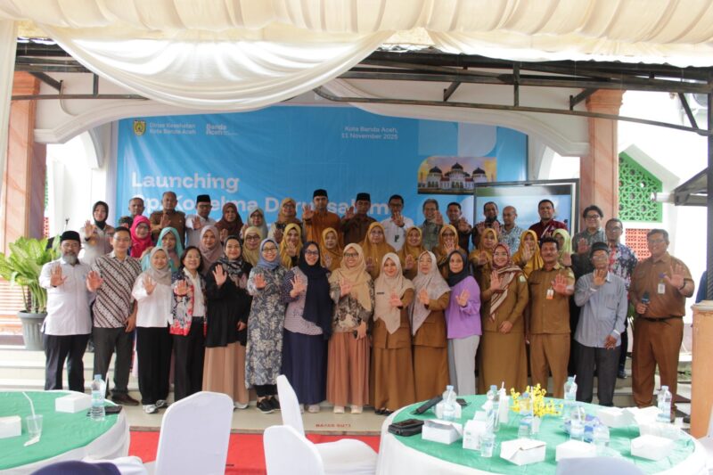 Staf Ahli Wali Kota Banda Aceh Bidang Ekonomi, Keuangan, dan Pembangunan, Said Fauzan, S.STP., M.A., membuka secara resmi pencanangan Gampong Kopelma Darussalam sebagai Gampong Peduli ATM (AIDS, Tuberkulosis, dan Malaria), Selasa (11/11/2025). Foto: Dok. Istimewa