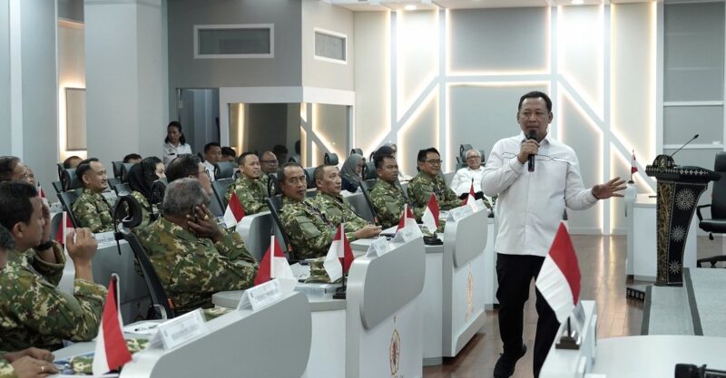 Wakil Ketua KPK Fitroh Rohcahyanto saat memberikan materi dalam Kursus Pemantapan Pimpinan Daerah (KPPD) Gelombang II Tahun 2025 di Gedung Trigatra, Lemhannas, Jakarta, Rabu (5/11/2025).(Foto : NOA.co.id/HO-KPK).
