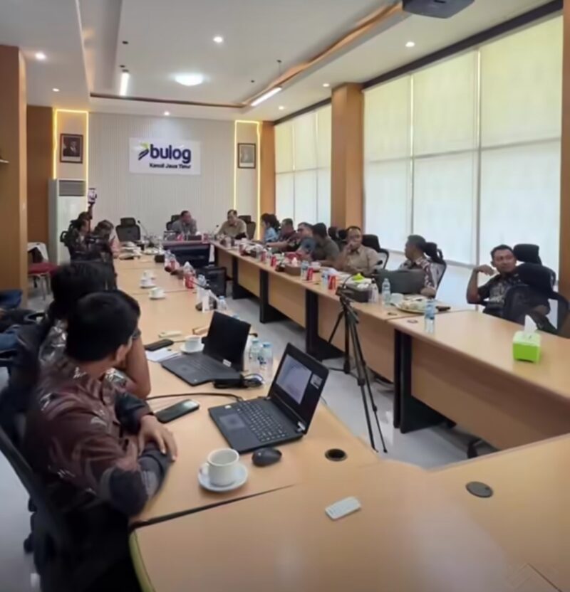 Pada saat reses beberapa waktu lalu , Anggota DPR RI Bambang Haryo Soekartono menyempatkan untuk berkunjung ke Kantor Bulog, bertemu dengan Wakil Kepala Kantor Divre Bulog Jawa Timur beserta jajarannya.