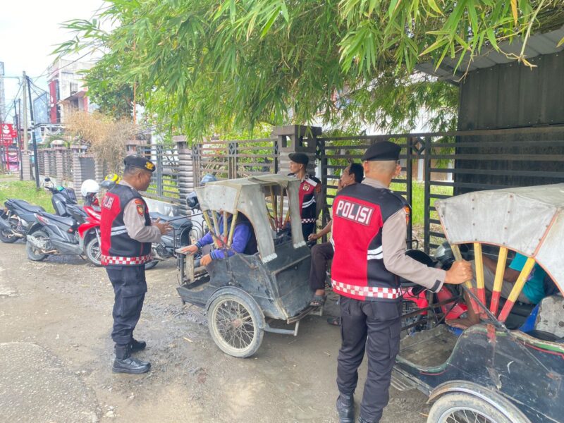 Personel Polres Lhokseumawe melaksanakan patroli presisi dengan menyusuri kawasan pusat kota Lhokseumawe, Sabtu (14/11/2025) siang. Dok. Polres Lhokseumawe