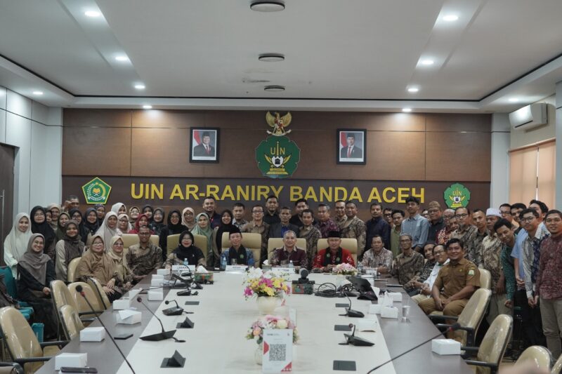 Prodi KPI FDK UIN Ar-Raniry Banda Aceh menyambut Tim Asesor dari Lamspak dalam rangka Asesmen Lapangan Reakreditasi prodi, di Ruang Sidang Rektor UIN Ar-Raniry Banda Aceh, pada Selasa (21/10/2025).Foto:Dok. Humas KPI Ar-Raniry