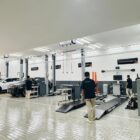 PT Chery Sales Indonesia bersama Pemerintah Kota Padang dan BPBD Agam menyalurkan bantuan bagi korban banjir dan longsor di Sumatera Barat, Kamis (11/12/2025). Foto: Dok. Istimewa