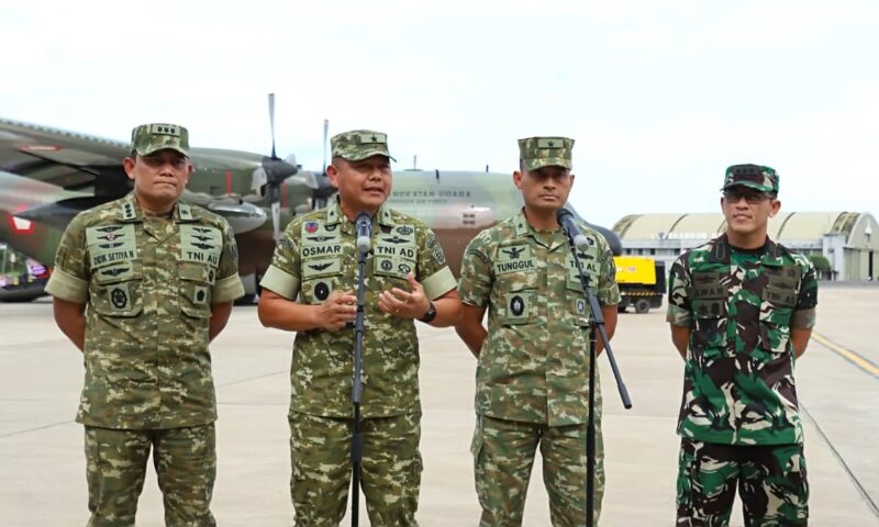 keterangan pers kepada awak media di Halim Perdakusuma Jakarta Timur. Senin (15/12/2025). (Foto : NOA.co.id/HO-Puspen TNI).