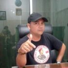 Ketua Laskar Panglima Nanggroe Aceh, Sulaiman Manaf alias Bos Manyak meminta APH memperketat pengawasan terhadap oknum-oknum yang memanfaatkan situasi darurat banjir di Aceh, Senin (1/12/2025). Foto: Dok. Istimewa