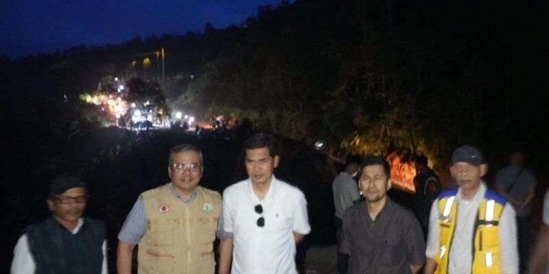 Sekda Aceh M. Nasir meninjau Posko Tanggap Darurat di Aceh Utara bersama jajaran Pemerintah Aceh dan Bupati Aceh Utara, Kamis (11/12/2025). Foto: Dok. Biro Adpim Setda Aceh