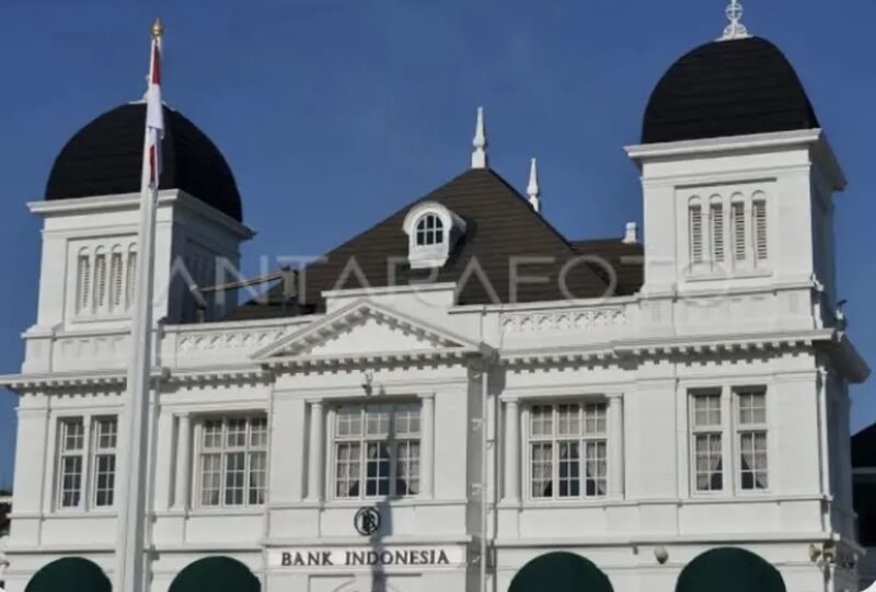 Bank Indonesia Aceh menyalurkan bantuan logistik kepada warga terdampak banjir dan longsor, Kamis (11/12/2025). Foto: Dok. Istimewa