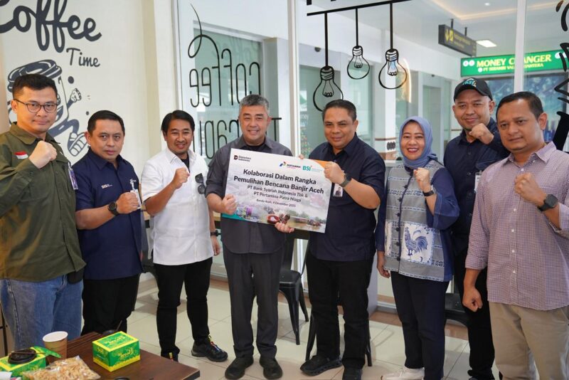 PT Bank Syariah Indonesia Tbk (BSI) berkolaborasi bersama Pertamina Patra Niaga Regional Sumbagur untuk memastikan operasional dan layanan perbankan di wilayah Aceh tetap berjalan di tengah kondisi darurat banjir, Kamis (4/12/2025). Foto: Dok. Istimewa