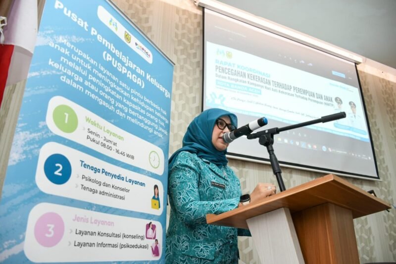 Ketua TP-PKK Banda Aceh Dessy Maulidha membuka Rakor Pencegahan Kekerasan terhadap Perempuan dan Anak di Hotel Seventeen, Kamis (11/12/2025). Foto: Dok. Prokopim Kota Banda Aceh