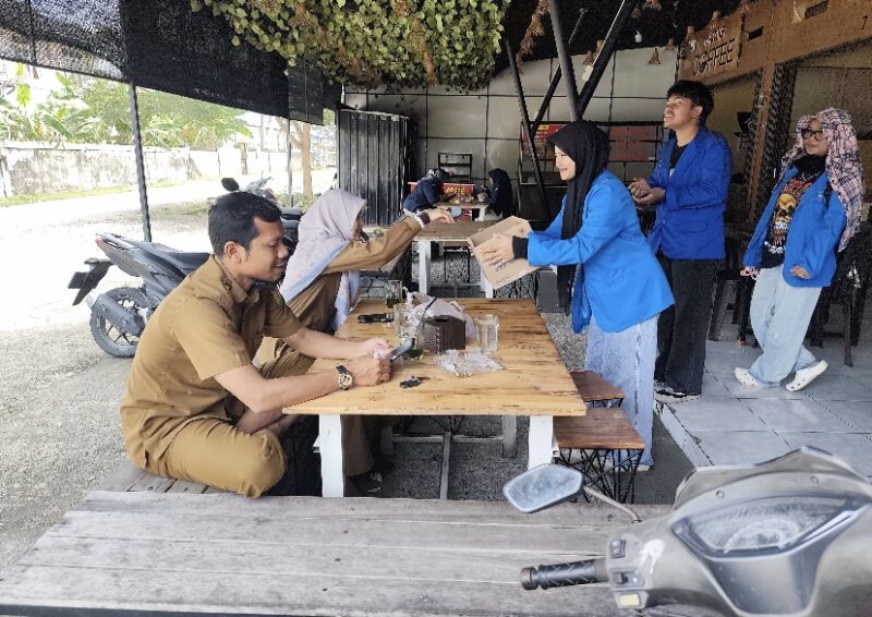 Mahasiswa ISBI melakukan penggalangan bantuan untuk membantu korban bencana alam di Aceh, Selasa (2/12/2025). Foto: Dok. Istimewa