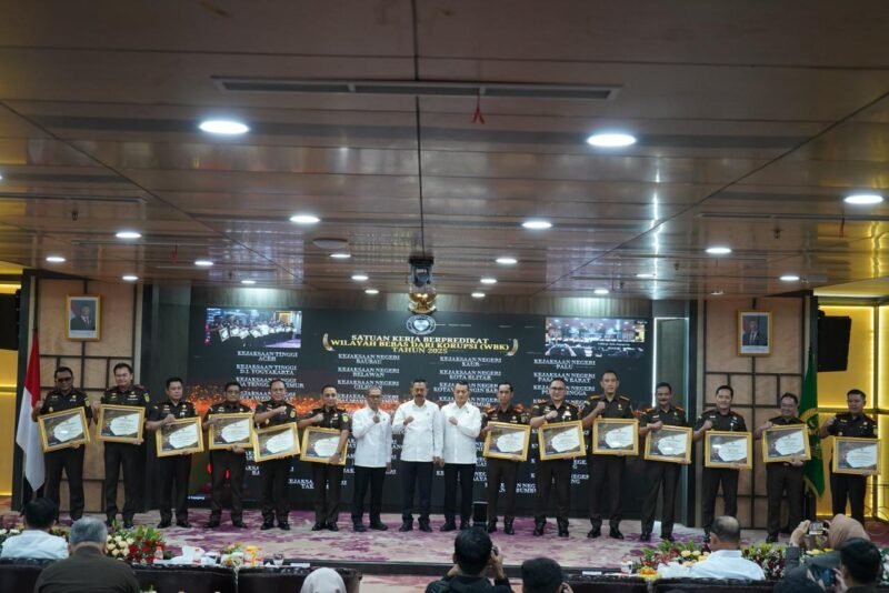Kejaksaan Tinggi Aceh meraih predikat Wilayah Bebas dari Korupsi (WBK) Tahun 2025 dalam penganugerahan Zona Integritas Kejaksaan RI di Jakarta, Rabu (17/12/2025). Foto: Dok. Istimewa