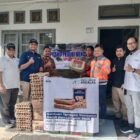 PT Solusi Bangun Andalas serahkan bantuan kemanusiaan ke Posko SPS Peduli Bencana Aceh, Senin (8/12/2025). Foto: Dok. Istimewa