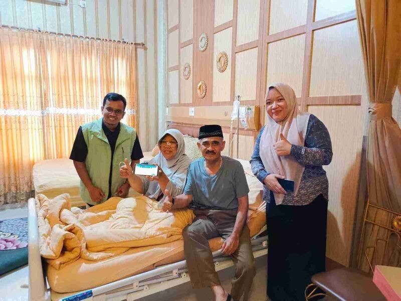 Cut Ratna Irawati, istri mantan Bupati Aceh Utara, menjalani pemulihan pascaoperasi pengangkatan soft tissue tumor di rumah sakit swasta Lhokseumawe dengan layanan Program JKN BPJS Kesehatan. Foto: Dok. Istimewa