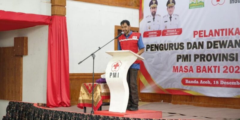 Gubernur Aceh, H. Muzakir Manaf memberikan sambutan pada acara Pelantikan Pengurus dan Dewan Kehormatan Palang Merah Indonesia (PMI) Aceh Masa Bakti 2025–2030 yang dilantik oleh Ketua Umum Palang Merah Indonesia, H. M. Jusuf Kalla, di Rumoh PMI, Banda Aceh, Kamis (18/12/2025). Foto: Dok. Biro Adpim Setda Aceh