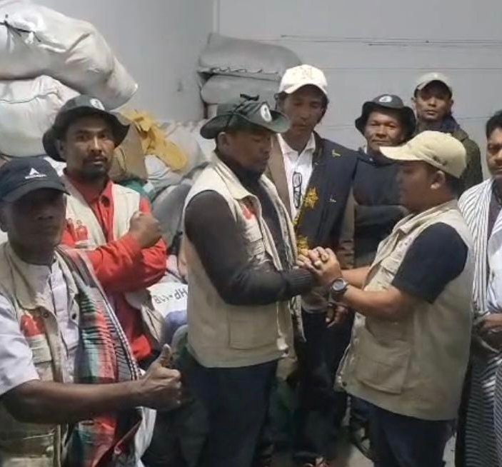 Ketua Laskar Panglima Nanggroe (LPN), Sulaiman Manaf, saat menyampaikan kritik terhadap kinerja DLHK Aceh terkait kerusakan hutan, Kamis (25/12/2025). Foto: Dok. Istimewa