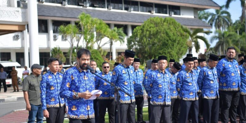 Gubernur Aceh, H. Muzakir Manaf, memberikan sambutan pada acara pelantikan Pegawai Pemerintah dengan Perjanjian Kerja (PPPK) Tahap II Formasi Tahun 2024, di Kantor Gubernur Aceh, Banda Aceh, Senin (3/11/2025) lalu. Foto: Dok. Biro Adpim Setda Aceh