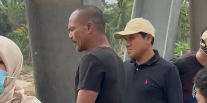 Wakil Gubernur Aceh, Fadhlullah, meninjau progres pembangunan Jembatan Bailey di Kabupaten Bireuen sebagai jalur alternatif sementara lintas nasional Banda Aceh–Medan, Selasa (16/12/2025). Foto: Dok. Biro Adpim Setda Aceh 