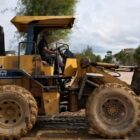 Sejumlah alat berat BWS Sumatera I dikerahkan untuk mempercepat proses pembersihan dan normalisasi pascahujan ekstrem di beberapa kabupaten di Aceh. Foto: Dok. Biro Adpim Setda Aceh 