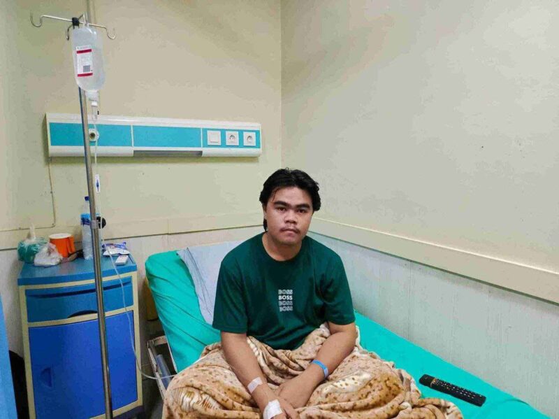Ilham Habibi, peserta JKN asal Lhokseumawe, menjalani perawatan inap di rumah sakit dan mengaku puas dengan pelayanan BPJS Kesehatan. Foto: Dok. Istimewa