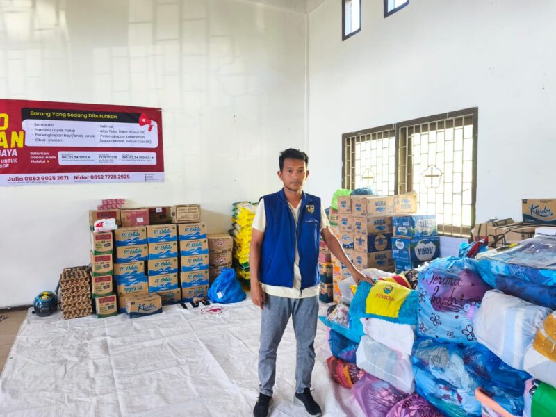 Almuzzammil, Sekretaris Koordinator Aksi Solidaritas Aceh Jaya untuk membantu korban banjir yang melanda sejumlah daerah di Aceh, Calang, Kamis (4/12/2025). Foto: Dok. Sanusi/NOA.co.id