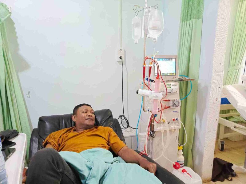 Sumardi (38), peserta JKN asal Lhokseumawe, menjalani hemodialisis rutin dengan jaminan BPJS Kesehatan. Foto: Dok. Istimewa