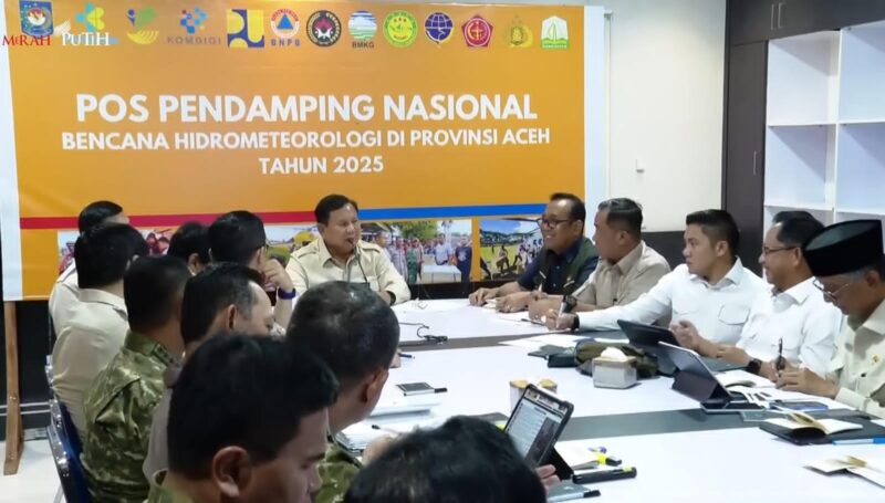 Mendagri Tito dalam forum Arahan Presiden RI terkait Penanganan dan Pemulihan Bencana Aceh, Sumut, dan Sumbar di Aceh, Minggu Malam (7/12/2025). (Foto : NOA.co.id/HO-Puspen Kemendagri).