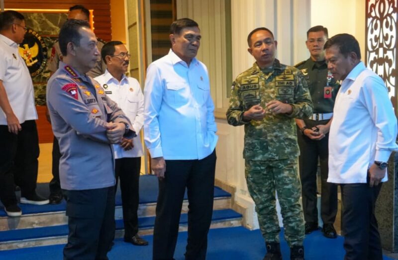 Menko Polkam Usai Rapat Tindak Lanjut Arahan Presiden Tangani Bencana di Sumatera, Jakarta, Senin (8/12/2025). (Foto : NOA.co.id/HO-Kemenko Polkam).