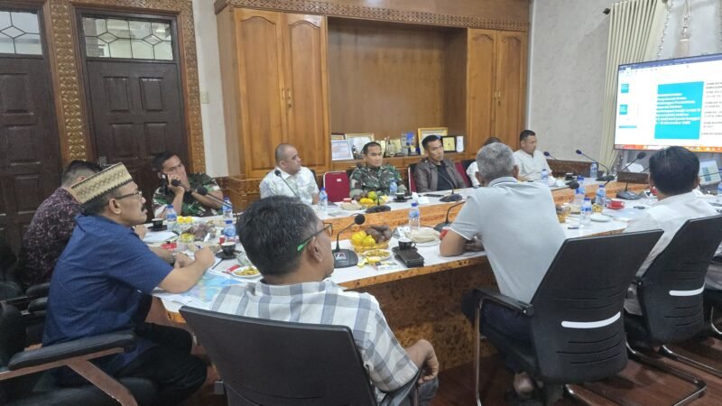 Rapat koordinasi penetapan perpanjangan status darurat bencana diruang Bupati Pidie, Rabu (10/12/2025) (IST).