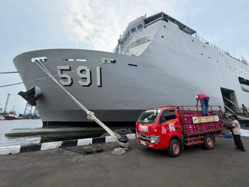 Embarkasi Logistik Hingga Gas Elpiji Kebutuhan Masyarakat Terdampak Bencana Alam Sumatra, Dermaga Kolinlamil Jakarta Utara, Kamis (11/12/2025). (Foto : NOA.co.id/HO-Dispenal).