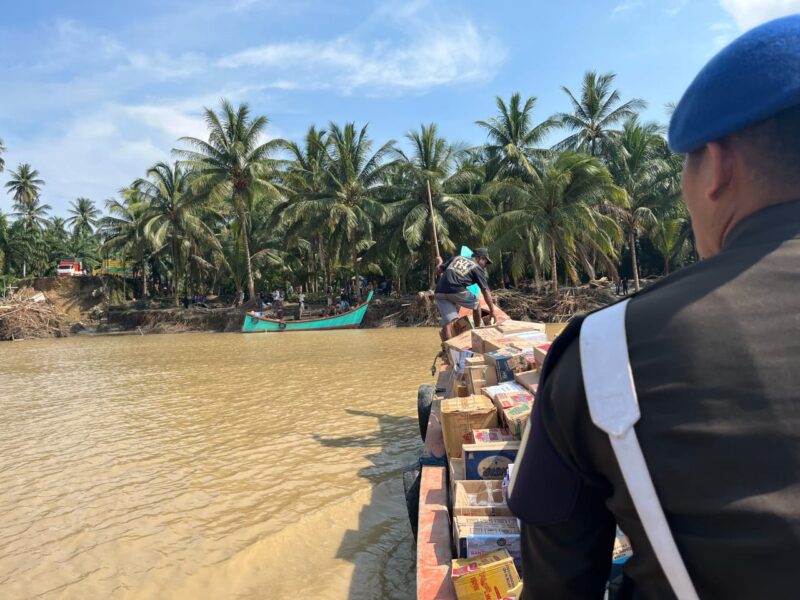 Ditjenpas Aceh menyalurkan bantuan logistik Menembus Jalur Ekstrem untuk UPT Terdampak Bencana, Sabtu (13/12/2025). (Foto : NOA.co.id/HO-Kanwil Ditjenpas Aceh).