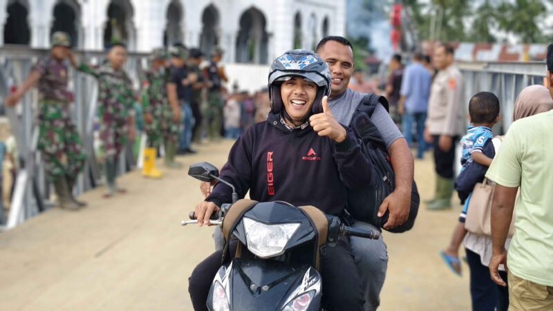 TNI Rampungkan Jembatan Bailey Teupin Mane, Bireuen, Provinsi Aceh, Minggu (14/12/2025). (Foto : NOA.co.id/HO-Puspen TNI).