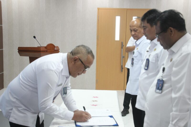 Sertijab Pejabat struktural Kanwil Direktorat Jenderal Imigrasi Aceh di Aula Kantor Imigrasi Kelas I TPI Banda Aceh, Senin (22/12/2025). (Foto : NOA.co.id/HO-Kanwil Ditjenim Aceh).