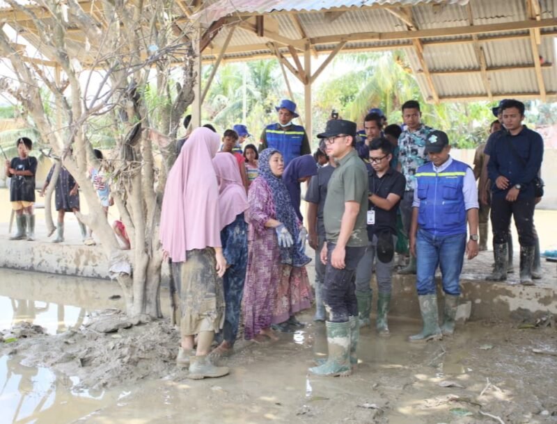 Wamendagri Bima Arya Sugiarto saat meninjau langsung Kabupaten Aceh Tamiang, Senin (29/12/2025). (Foto : NOA.co.id/HO-Puspen Kemendagri).