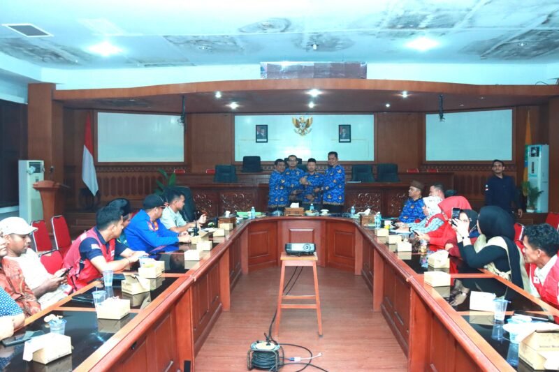 Sejumlah relawan yag tergabung dalam gerakan 