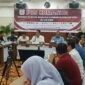 Sekda Aceh, M. Nasir, S.IP, MPA, saat memimpin Rapat Pertumbuhan Ekonomi Pascabencana Hidrometeorologi, yang diikuti para Asisten, Kepala SKPA/Biro, NGO/OKP, dan lintas sektor terkait, di Posko Tanggap Darurat Bencana Hidrometeorologi Aceh Tahun 2026, Setda Aceh, Banda Aceh, Minggu (11/1/2026). Foto: Dok. Biro Adpim Setda Aceh 