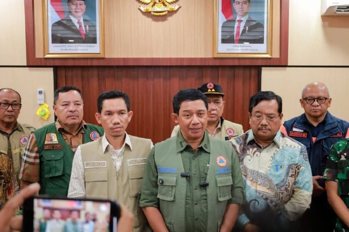 Kepala BNPB Letjen TNI Suharyanto memberikan arahan saat Rakor Penanggulangan Bencana di Aula Teuku Umar, Setdakab Aceh Barat, Meulaboh, Sabtu (3/1/2026). Foto: Dok. Pemkab Aceh Barat