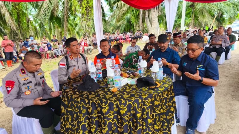 Kapolda Aceh Irjen Pol. Drs. Marzuki Ali Basyah meninjau dan meresmikan pematangan lahan pembangunan Hunian Tetap (Huntap) Polri bagi warga korban banjir di Kabupaten Aceh Tamiang, Selasa (13/1/2026). Foto: Dok. Istimewa