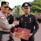 Personel Polresta Banda Aceh penerima Tanda Kehormatan Satyalancana Pengabdian usai upacara di Mapolresta Banda Aceh, Selasa (27/1/2026). Foto: Dok. Istimewa