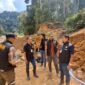 Aparat gabungan melakukan pengecekan lokasi diduga penambangan emas ilegal di Desa Kareung Ateuh, Kecamatan Indra Jaya, Aceh Jaya, Kamis (22/1/2026). Foto: Dok. Polres Aceh Jaya.