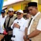 Menteri Pendidikan Dasar dan Menengah RI Prof. Dr. Abdul Mu’ti, M.Ed memimpin upacara bendera hari pertama masuk sekolah pascabanjir di SMA Negeri 4 Kejuruan Muda, Aceh Tamiang, Senin (5/1/2026). Foto: Dok. Disdik Aceh
