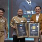 Direktur Utama Bank Aceh Syariah, Fadhil Ilyas, menerima penghargaan Top Sharia Regional Bank dan 20 Best CEO Syariah Awards pada Indonesia 20 Syariah Awards 2026 di Jakarta, Kamis (22/1/2026). Foto: Dok. Istimewa