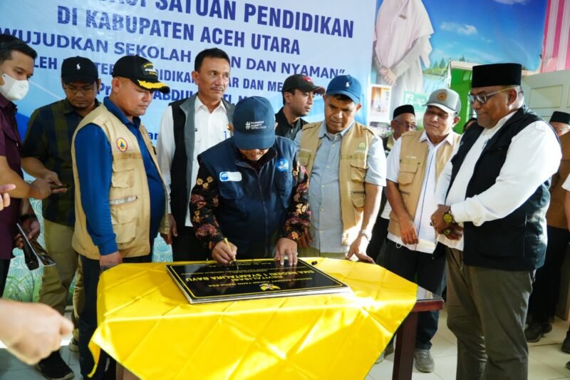 Menteri Pendidikan Dasar dan Menengah RI, Prof. Dr. Abdul Mu’ti, M.Ed., meninjau sekaligus meresmikan ruang kelas hasil revitalisasi sekolah di SMA Negeri 1 Baktiya, Kabupaten Aceh Utara, Rabu (28/1/2026). Foto: Dok. Istimewa 