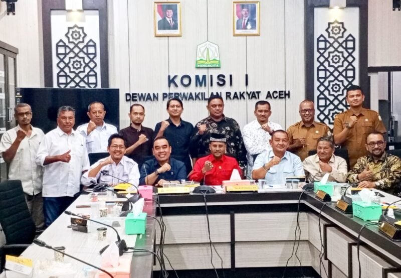 Pengurus Serikat Media Siber Indonesia (SMSI) Aceh melakukan audiensi dengan Komisi I Dewan Perwakilan Rakyat Aceh (DPRA) di Gedung DPR Aceh, Banda Aceh, Senin (26/1/2026). Foto: Dok. Istimewa 
