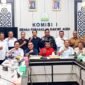 Pengurus Serikat Media Siber Indonesia (SMSI) Aceh melakukan audiensi dengan Komisi I Dewan Perwakilan Rakyat Aceh (DPRA) di Gedung DPR Aceh, Banda Aceh, Senin (26/1/2026). Foto: Dok. Istimewa 