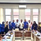 Suasana pertemuan APIKI DPW Aceh bersama Dinas Perindustrian dan Perdagangan Aceh dalam rangka memperkuat sinergi dan kolaborasi pengembangan UMKM di Aceh, Jumat (30/01/2026). Foto: Dok. Istimewa