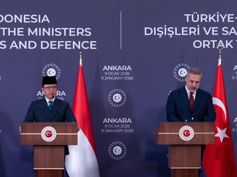Menteri Luar Negeri (Menlu) RI Sugiono (Pertama Kiri) menyampaikan pernyataannya dalam konferensi pers bersama usai Pertemuan Gabungan Menlu dan Menhan Indonesia-Turki di Ankara, Turki, Jumat (9/1/2026). (Foto : NOA.co.id/HO-IG @menluri).
