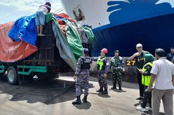 Tim Gabungan Gagalkan Ratusan Ton Bawang Bombay Ilegal di Dermaga Pelabuhan Nusantara 02, Semarang, Jawa Tengah, Jumat (02/01/2026). (Foto : Noa.co.id/HO-Dispenal).